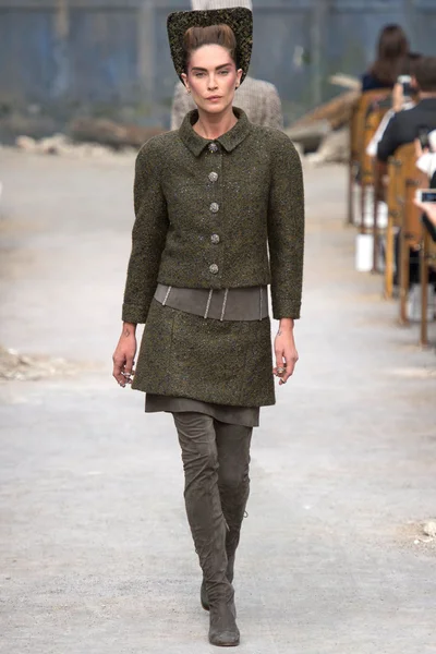 Look 7